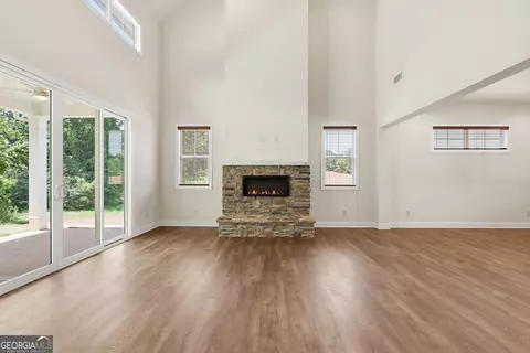 Living - 114 Grove Park Dr, Cornelia, GA 30531 photo 4 of 6
