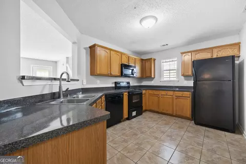 Kitchen - 1883 Simmons Ln, Hampton, GA 30228 photo 1 of 2