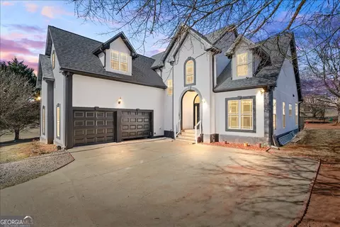 3955 Pucketts Rd, Snellville, GA 30039