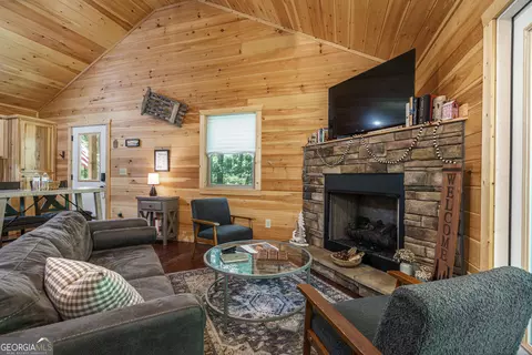 Living - 132 Lanes Way, Murphy, NC 28906 photo 2 of 2