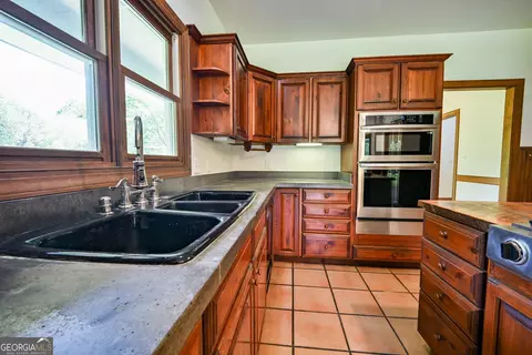 Kitchen - 160 River Ln, Covington, GA 30016 photo 4 of 5
