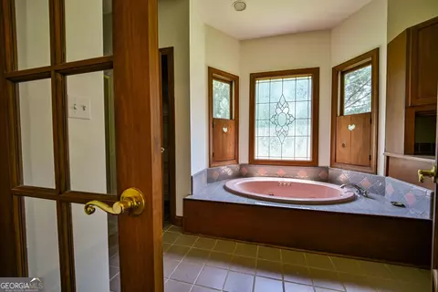 Bath - 160 River Ln, Covington, GA 30016 photo 2 of 5
