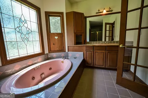 Bath - 160 River Ln, Covington, GA 30016 photo 4 of 5