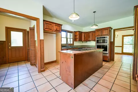 Kitchen - 160 River Ln, Covington, GA 30016 photo 2 of 5
