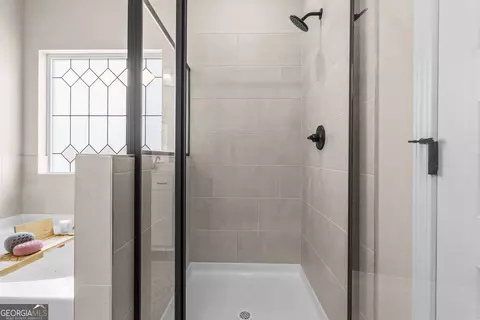 Bath - 207 Roy Dr, Calhoun, GA 30701 photo 3 of 3