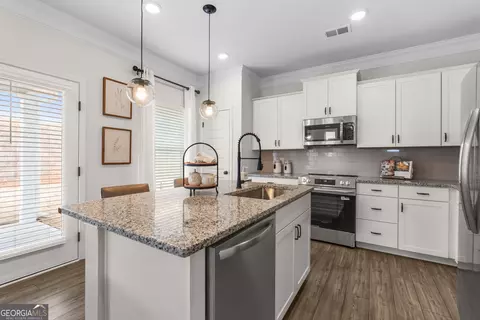 Kitchen - 207 Roy Dr, Calhoun, GA 30701 photo 2 of 2