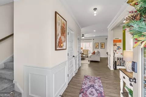 Entry Way - 207 Roy Dr, Calhoun, GA 30701 photo 2 of 8