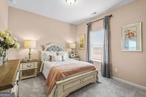 Bedroom - 207 Roy Dr, Calhoun, GA 30701 photo 3 of 4