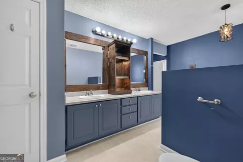 Bath - 701 Ward Rd, Williamson, GA 30292 photo 2 of 6