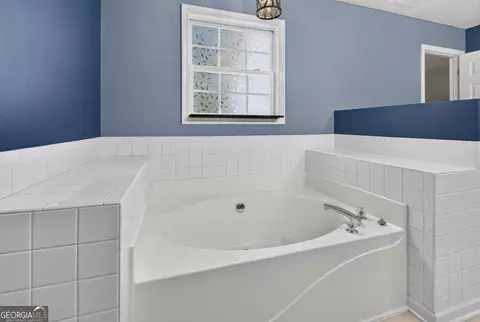 Bath - 701 Ward Rd, Williamson, GA 30292 photo 3 of 6