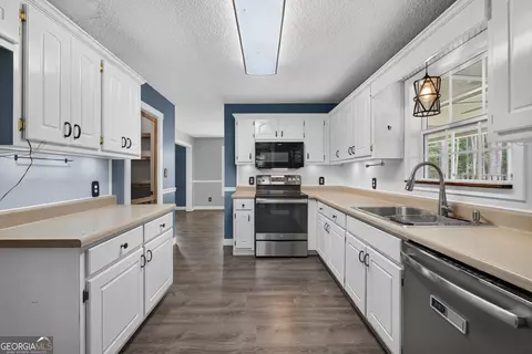 Kitchen - 701 Ward Rd, Williamson, GA 30292 photo 2 of 2