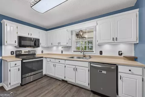 Kitchen - 701 Ward Rd, Williamson, GA 30292 photo 1 of 2