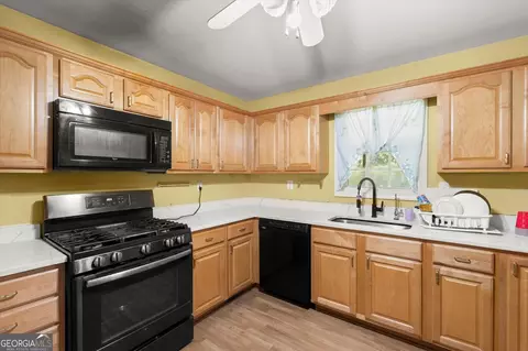 Kitchen - 788 Nesbit Loop NE, Resaca, GA 30735 photo 3 of 6