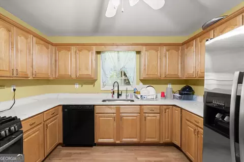 Kitchen - 788 Nesbit Loop NE, Resaca, GA 30735 photo 4 of 6
