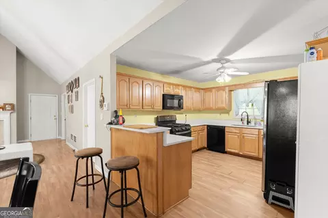 Kitchen - 788 Nesbit Loop NE, Resaca, GA 30735 photo 6 of 6