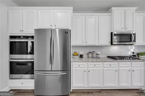 Kitchen - 3300 Deaton Trl, Buford, GA 30519 photo 3 of 3