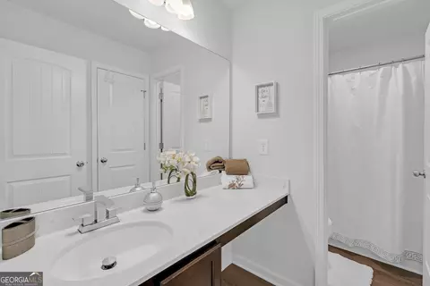 Bath - 622 Skye Dr, Commerce, GA 30529 photo 2 of 2