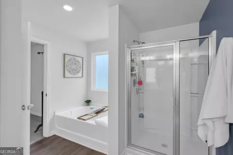 Bath - 622 Skye Dr, Commerce, GA 30529 photo 1 of 2