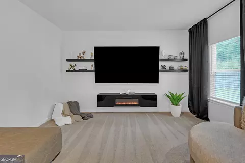 Living - 622 Skye Dr, Commerce, GA 30529 photo 1 of 1