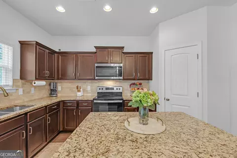 Kitchen - 622 Skye Dr, Commerce, GA 30529 photo 3 of 3