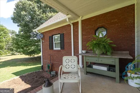 Exterior - 2221 Brush Creek Dr, Colbert, GA 30628 photo 10 of 33