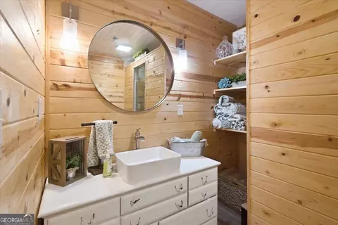 Bath - 2221 Brush Creek Dr, Colbert, GA 30628 photo 3 of 8