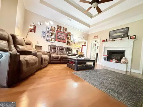 Living - 211 Broad Meadows Rd, Dublin, GA 31021 photo 2 of 3