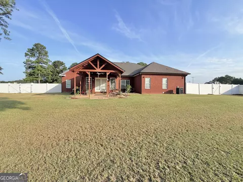 Exterior - 211 Broad Meadows Rd, Dublin, GA 31021 photo 6 of 9