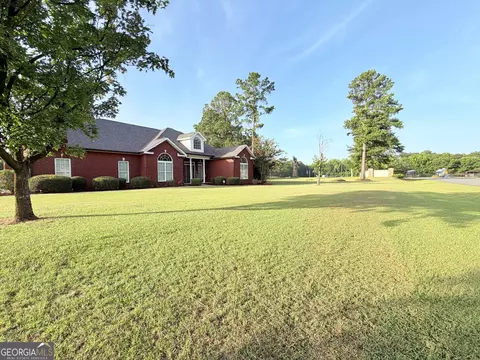 Exterior - 211 Broad Meadows Rd, Dublin, GA 31021 photo 4 of 9