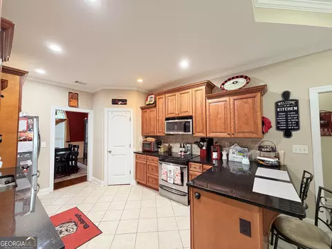 Kitchen - 211 Broad Meadows Rd, Dublin, GA 31021 photo 4 of 4