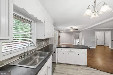 Kitchen - 30 Rosedale St, Toccoa, GA 30577 photo 4 of 4