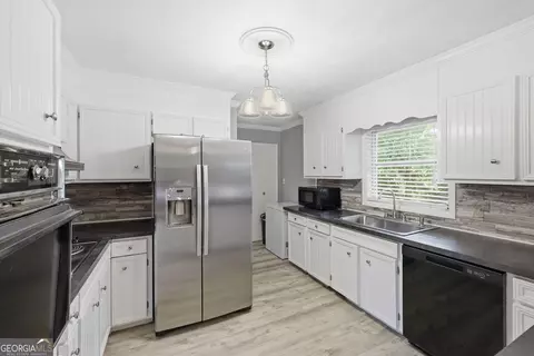 Kitchen - 30 Rosedale St, Toccoa, GA 30577 photo 1 of 4