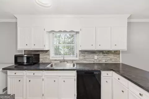 Kitchen - 30 Rosedale St, Toccoa, GA 30577 photo 2 of 4