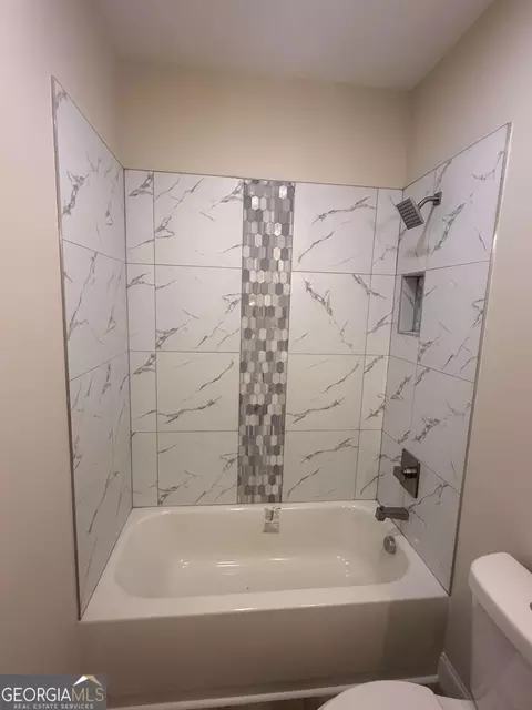 Bath - 80 Elberton St, Toccoa, GA 30577 photo 5 of 5