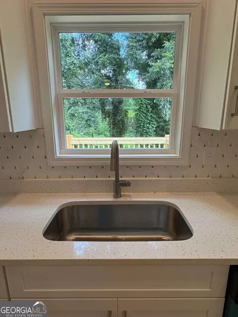 Kitchen - 80 Elberton St, Toccoa, GA 30577 photo 2 of 3