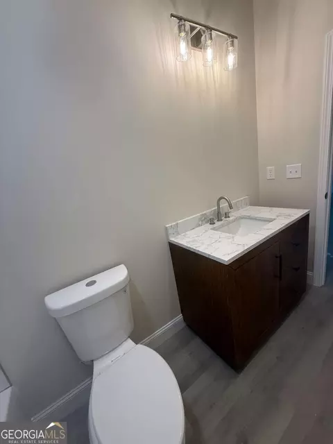 Bath - 80 Elberton St, Toccoa, GA 30577 photo 4 of 5