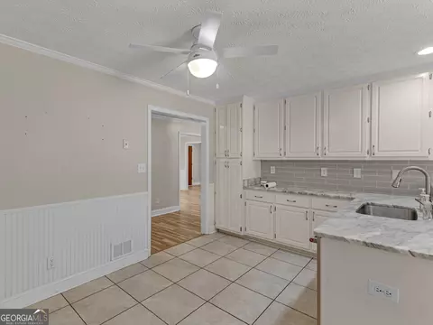 Kitchen - 517 Hamlin Rd, Jackson, GA 30233 photo 2 of 5