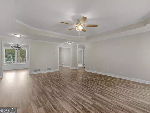 Living - 517 Hamlin Rd, Jackson, GA 30233 photo 3 of 4