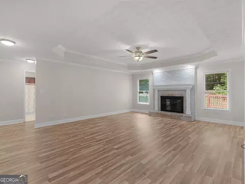Living - 517 Hamlin Rd, Jackson, GA 30233 photo 2 of 4