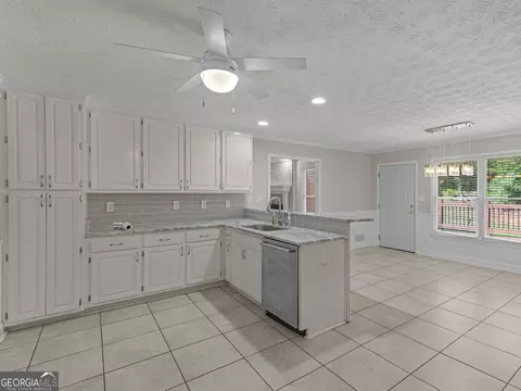 Kitchen - 517 Hamlin Rd, Jackson, GA 30233 photo 5 of 5