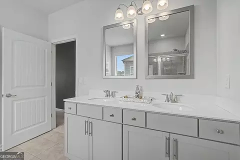 Bath - 7442 Jennadee Dr, Fairburn, GA 30213 photo 1 of 3