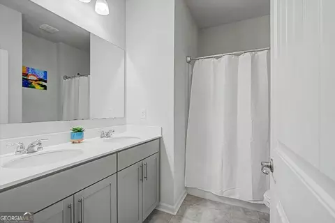 Bath - 7442 Jennadee Dr, Fairburn, GA 30213 photo 3 of 3