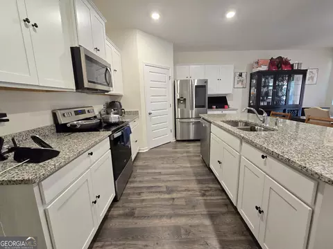 Kitchen - 134 Oakchase Park Ln, Hampton, GA 30228 photo 3 of 5