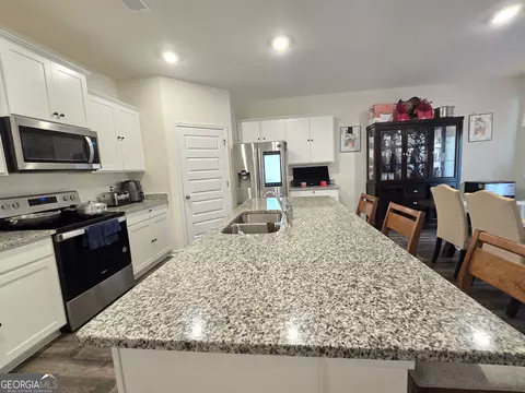 Kitchen - 134 Oakchase Park Ln, Hampton, GA 30228 photo 2 of 5