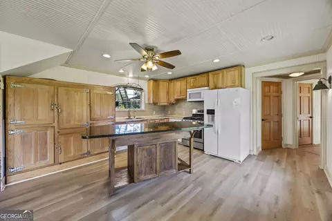 Kitchen - 271 291 Farmer Ln, Carnesville, GA 30521 photo 1 of 3