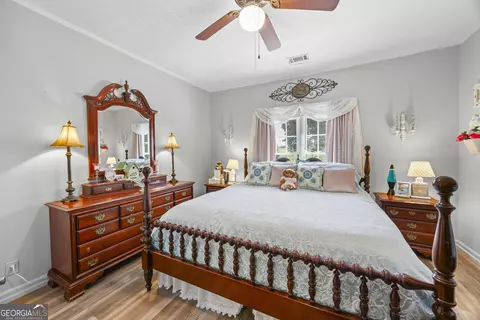 Bedroom - 271 291 Farmer Ln, Carnesville, GA 30521 photo 2 of 4