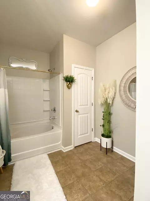 Bath - 230 River Meadow Dr, Lagrange, GA 30241 photo 1 of 1