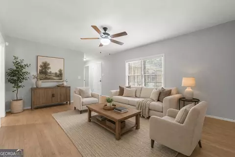 Living - 3117 Eagle Rock Rd, Augusta, GA 30909 photo 1 of 5