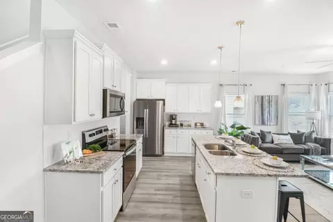 Kitchen - 208 Birch Way, Fairburn, GA 30213 photo 2 of 2