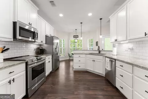 Kitchen - 179 Prime Dr, Commerce, GA 30530 photo 1 of 2